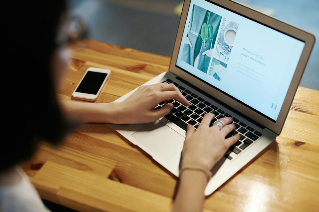 30 ideeën om online geld te verdienen (legaal & haalbaar) 30 ideeën om online geld te verdienen (legaal & haalbaar)