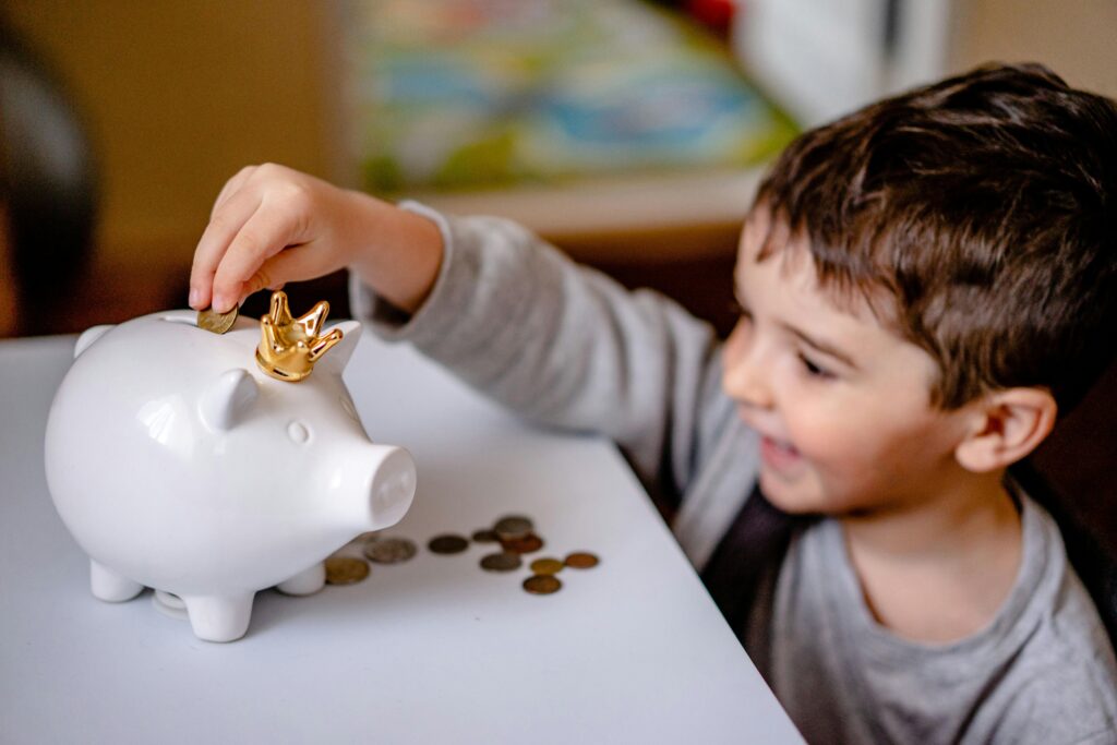 Zakgeld per leeftijd: Hoeveel geef je en hoe bouw je dit op?
